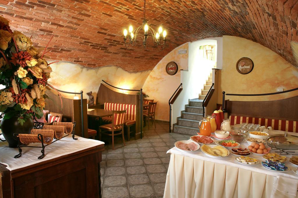 Hotel V Centru Ceske Budejovice Exteriör bild