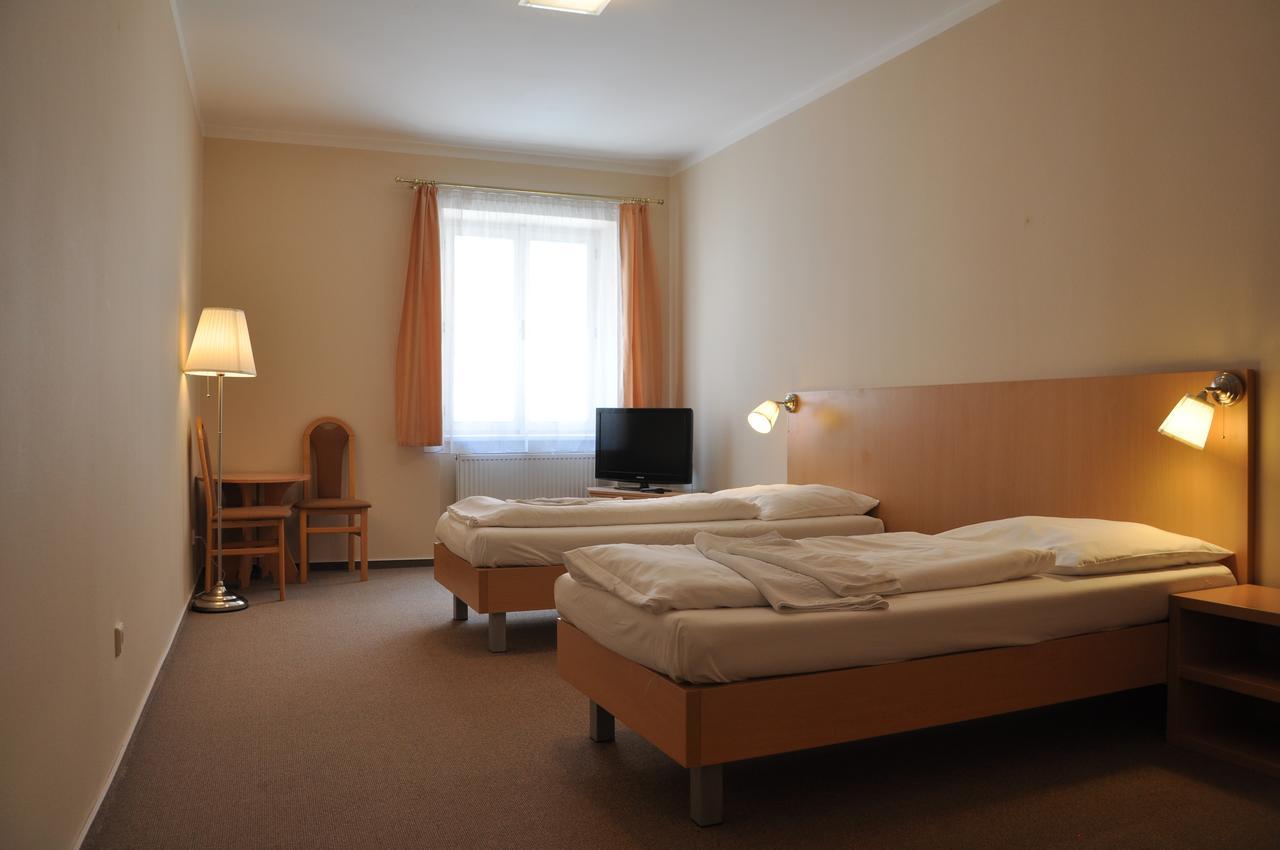 Hotel V Centru Ceske Budejovice Exteriör bild