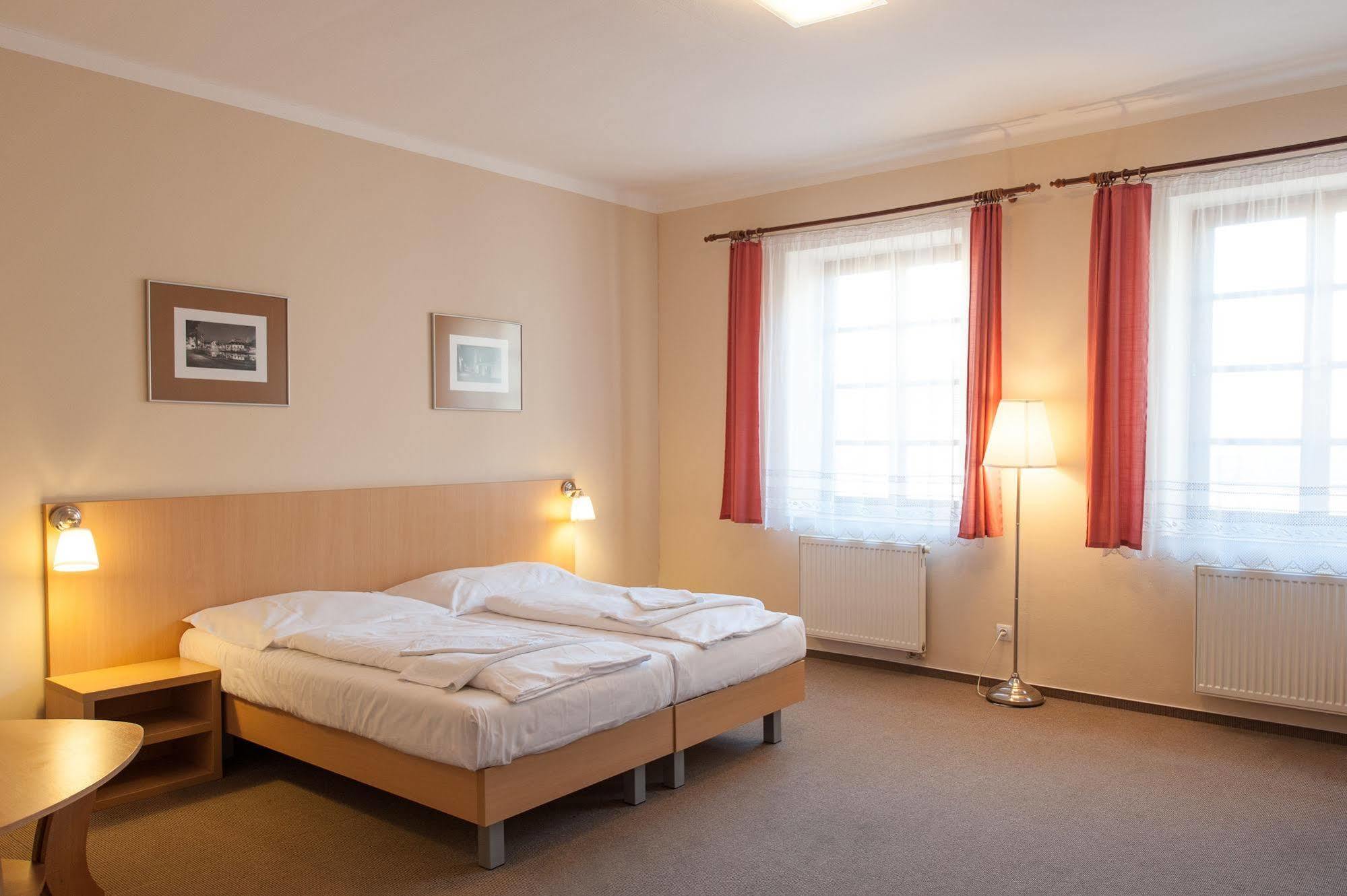 Hotel V Centru Ceske Budejovice Exteriör bild