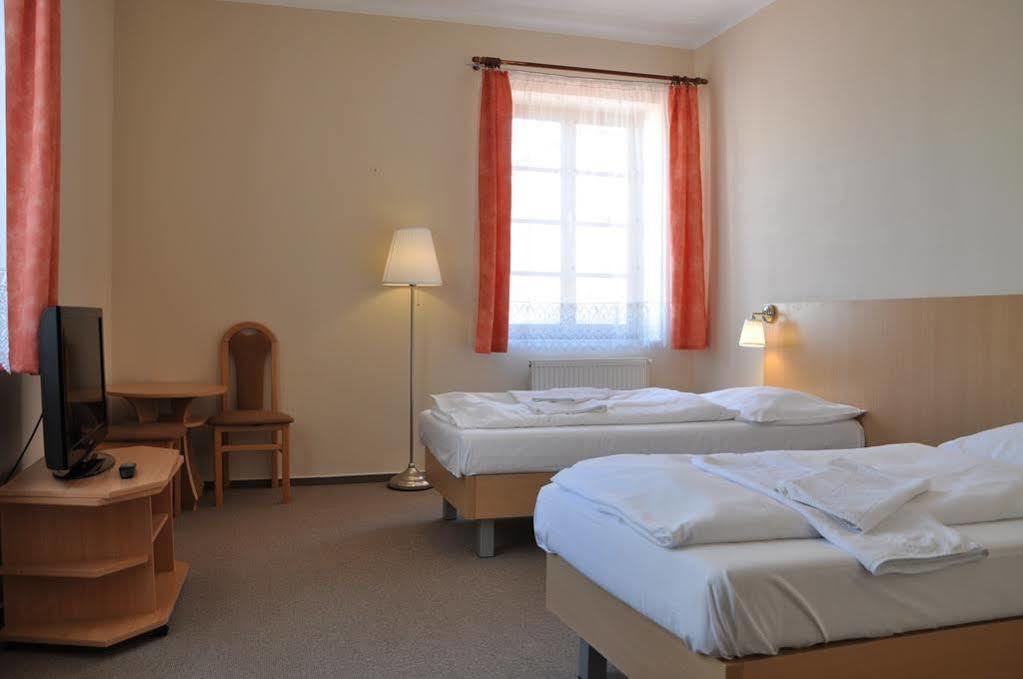Hotel V Centru Ceske Budejovice Exteriör bild