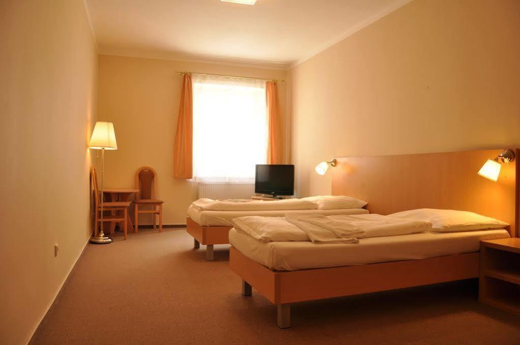 Hotel V Centru Ceske Budejovice Exteriör bild