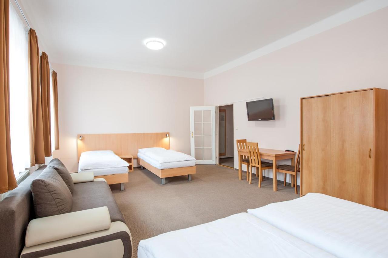 Hotel V Centru Ceske Budejovice Exteriör bild