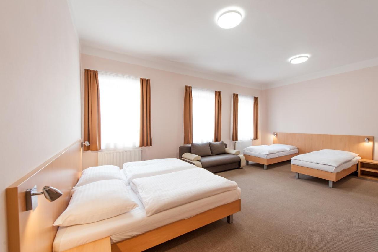 Hotel V Centru Ceske Budejovice Exteriör bild