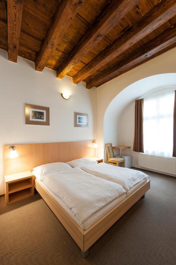 Hotel V Centru Ceske Budejovice Exteriör bild