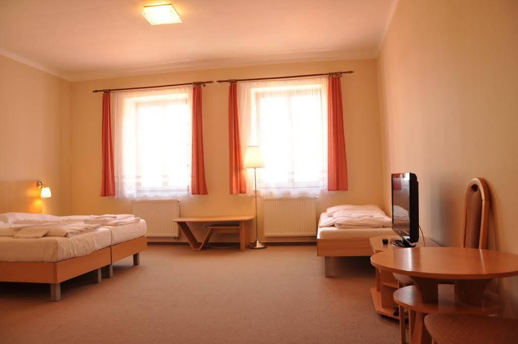 Hotel V Centru Ceske Budejovice Exteriör bild
